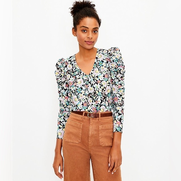 LOFT Tops - Loft NWT Floral Shirred Puff Sleeve Shirt Women's Medium V‎ Neck